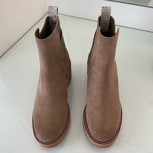 dolce vita Chelsea boots